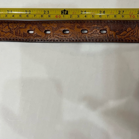 Boys Brown Leather Belt with Gold Buckle. Western.3D. Used. Size 24. Horses. - Picture 8 of 8